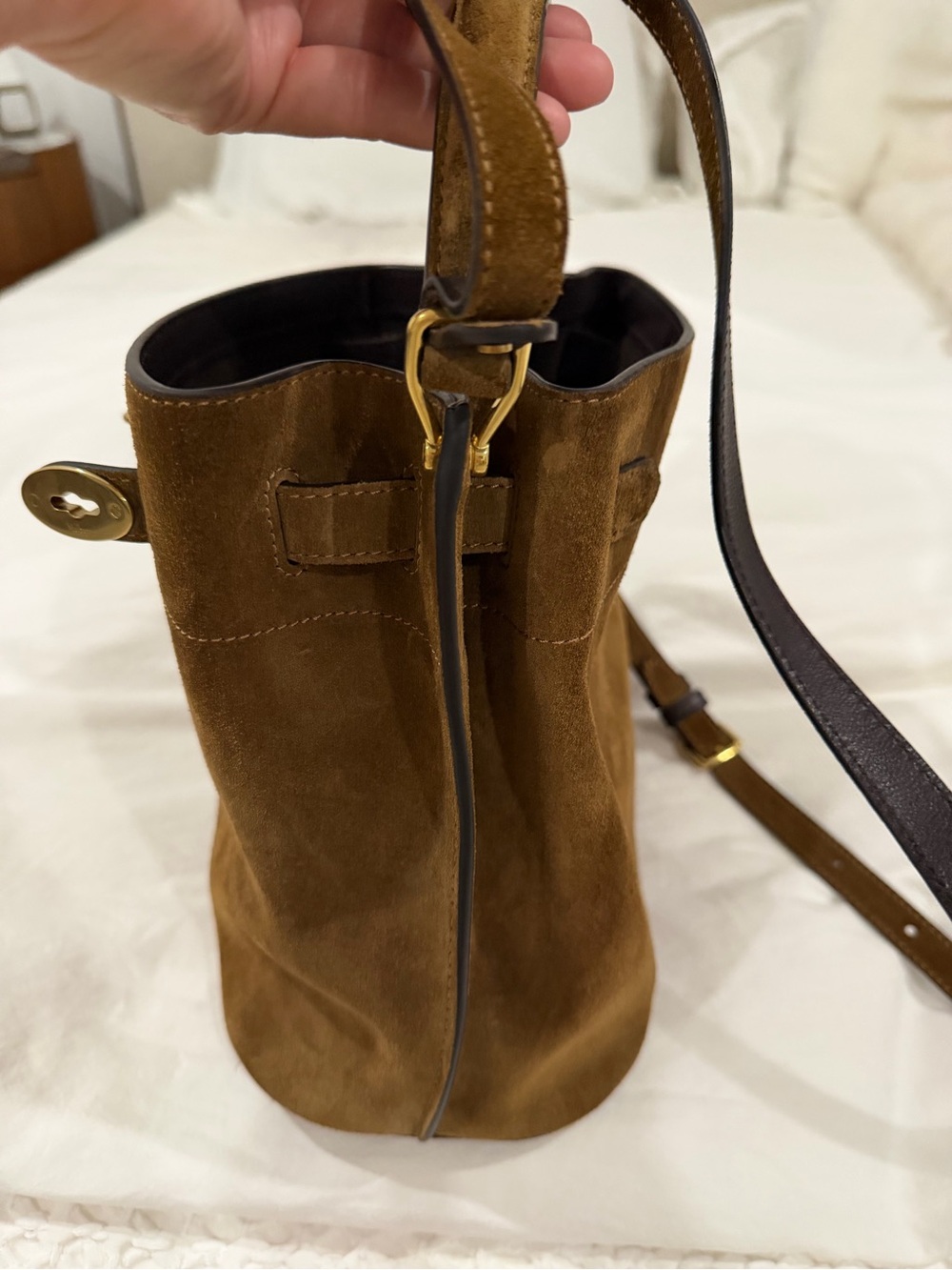 Mulberry Suede Islington Bucket Crossbody Bag in Brown - Picture 6 of 10